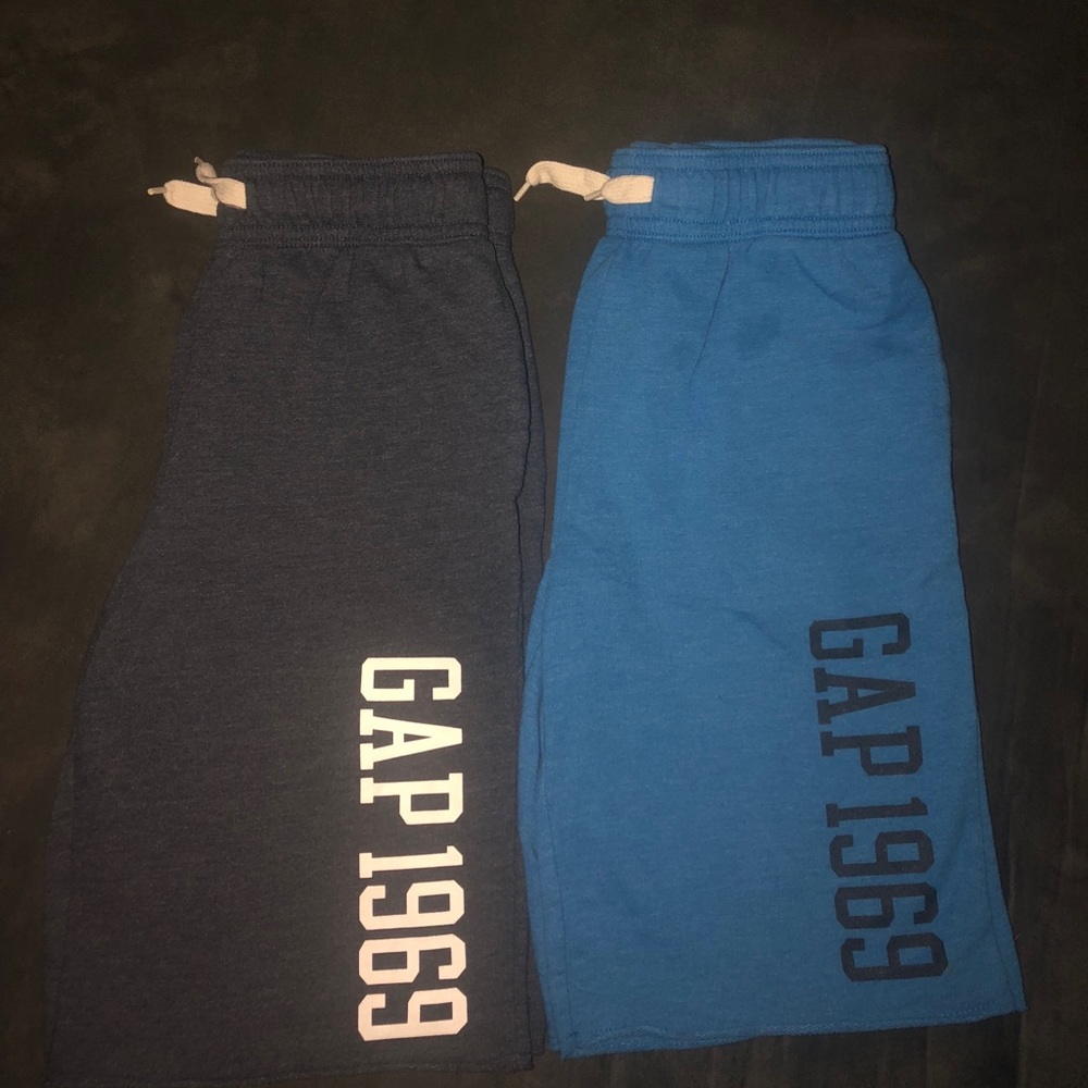 2 pairs ...Boys gap shorts euc